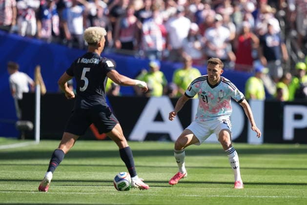 USA v Belgium - FIFA World Cup, WM, Weltmeisterschaft, Fussball 2026 - Round of 16 SEATTLE, USA - JULY 6: Timothy Castagne (21) of Belgium in action against Antonee Robinson (5) of USA during the 2026 FIFA World Cup Round of 16 match between USA and Belgium at Lumen Field (Seattle Stadium) in Seattle, Washington, United States on July 6, 2026. Ercin Erturk Anadolu Washington United States. Editorial use only. Please get in touch for any other usage.  Copyright: x2026xAnadoluxErcinxErturkx