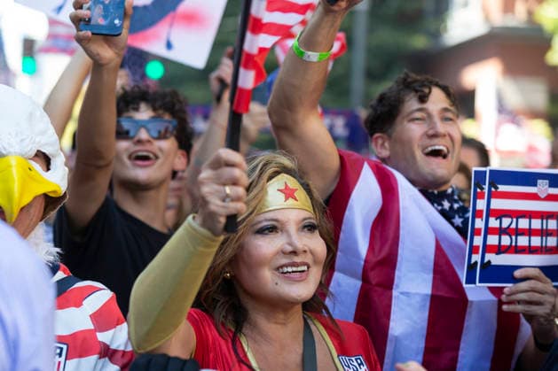 July 6, 2026, Seattle, Washington, USA: Fans of team USA march through downtown for the FIFA World Cup, WM, Weltmeisterschaft, Fussball match between USA and Belgium in Seattle on Monday, July 6, 2026. Seattle USA - ZUMAg235 20260706_zap_g235_012 Copyright: xPaulxChristianxGordonx