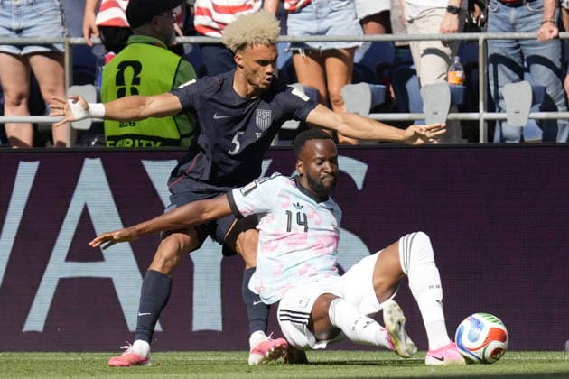 FIFA World Cup, WM, Weltmeisterschaft, Fussball 2026 - Round of 16 - USA vs Belgium Antonee Robinson of USA (L) in action against Dodi Lukebakio of Belgium (R) during the FIFA World Cup 2026 Round of 16 match USA against Belgium, in Seattle, Washington, USA, 06 July 2026. SEATTLE United States  Copyright: xSTEPHENxBRASHEARx