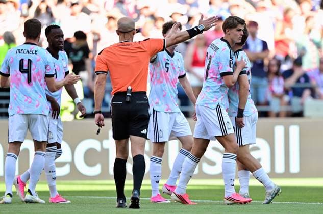 referee Adham Makhadmeh gestures during a soccer game between the USA and Belgian national team, Nationalteam Red Devils, on Monday 06 July 2026, at the Seattle Field, in Seattle, a 1 8 finals game in the FIFA World Cup, WM, Weltmeisterschaft, Fussball 2026. DIRKxWAEM  x180553013x
