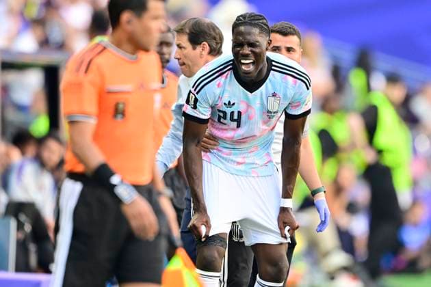 USA vs Belgium - FIFA World Cup, WM, Weltmeisterschaft, Fussball 2026 SEATTLE, UNITED STATES OF AMERICA - JULY 06 : Onana Amadou midfielder of Belgium injured leaving the field pictured during the FIFA World Cup 2026 round of 16 match between the United States of America and Belgium at the Lumen Field stadium on July 6, 2026 in Seattle, United States of America, 06 07 2026 Seattle United States of America  Copyright: xJanxDexMeuleneirx