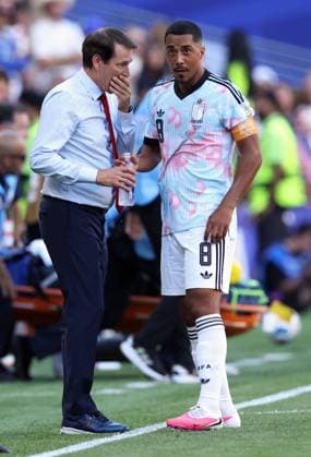 Belgium s head coach Rudi Garcia and Belgium s Youri Tielemans pictured during a soccer game between the USA and Belgian national team, Nationalteam Red Devils, on Monday 06 July 2026, at the Seattle Field, in Seattle, a 1 8 finals game in the FIFA World Cup, WM, Weltmeisterschaft, Fussball 2026. BRUNOxFAHY  x180553022x