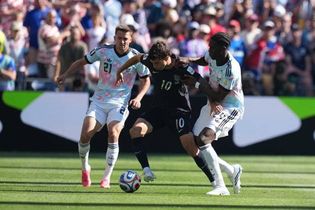 USA v Belgium - FIFA World Cup, WM, Weltmeisterschaft, Fussball 2026 - Round of 16 SEATTLE, USA - JULY 6: Christian Pulisic (10) of USA in action against Amadou Onana (24) of Belgium during the 2026 FIFA World Cup Round of 16 match between USA and Belgium at Lumen Field (Seattle Stadium) in Seattle, Washington, United States on July 6, 2026. Ercin Erturk Anadolu Washington United States. Editorial use only. Please get in touch for any other usage.  Copyright: x2026xAnadoluxErcinxErturkx