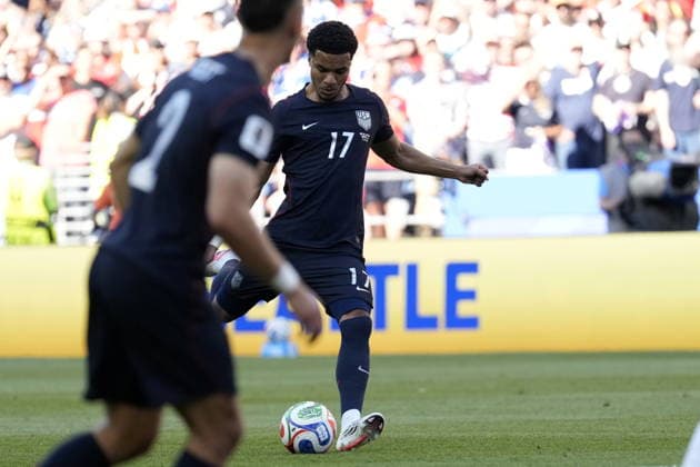 FIFA World Cup, WM, Weltmeisterschaft, Fussball 2026 - Round of 16 - USA vs Belgium Malik Tillman of USA takes a free kick to score the 1-1 goal during the FIFA World Cup 2026 Round of 16 match USA against Belgium, in Seattle, Washington, USA, 06 July 2026. SEATTLE United States  Copyright: xSTEPHENxBRASHEARx