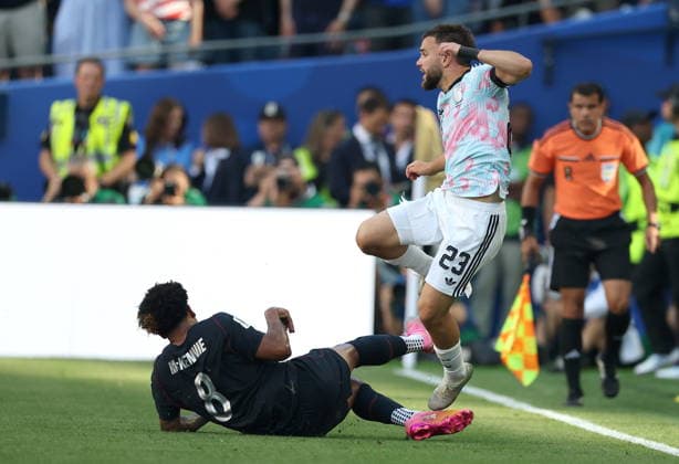 FIFA World Cup, WM, Weltmeisterschaft, Fussball 2026 - Round of 16 - USA vs Belgium Weston McKennie (L) of USA in action against Nicolas Raskin of Belgium during the FIFA World Cup 2026 Round of 16 match USA against Belgium, in Seattle, USA, 06 July 2026. SEATTLE United States  Copyright: xCHRISTOPHERxTORRESx