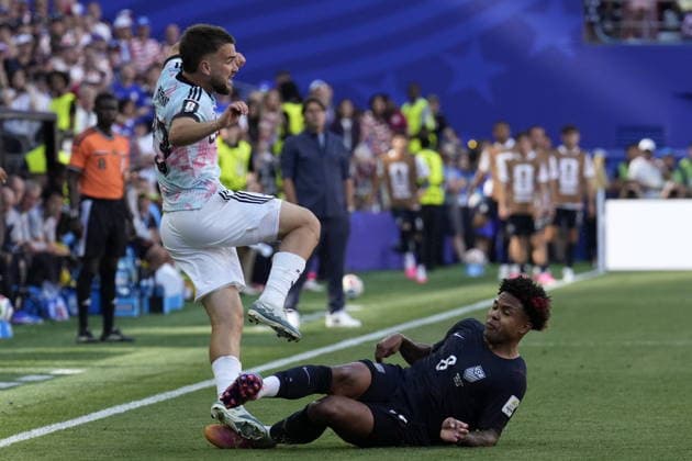 FIFA World Cup, WM, Weltmeisterschaft, Fussball 2026 - Round of 16 - USA vs Belgium Weston McKennie of USA (R) in action against Nicolas Raskin of Belgium (L) during the FIFA World Cup 2026 Round of 16 match USA against Belgium, in Seattle, Washington, USA, 06 July 2026. SEATTLE United States  Copyright: xSTEPHENxBRASHEARx