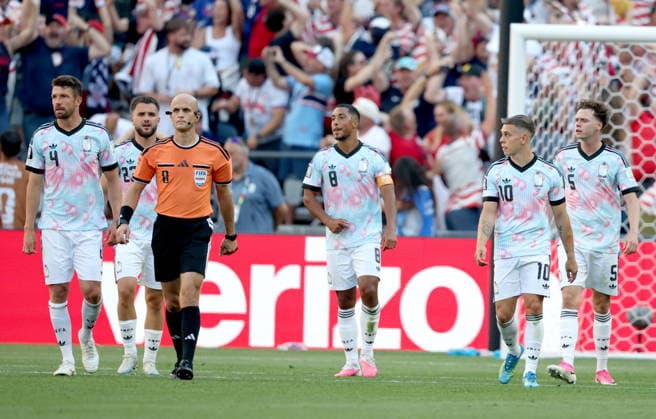FIFA World Cup, WM, Weltmeisterschaft, Fussball 2026 - Round of 16 - USA vs Belgium Youri Tielemans (C) of Belgium and teammates react after the USA scored the 1-1 during the FIFA World Cup 2026 Round of 16 match USA against Belgium, in Seattle, USA, 06 July 2026. SEATTLE United States  Copyright: xCHRISTOPHERxTORRESx