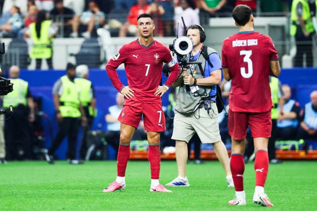 July 6, 2026, Arlington, Tx, United States: Cristiano Ronaldo cries after Portugal s 1-0 defeat to Spain the Round of 16 match between Portugal and Spain at the FIFA World Cup, WM, Weltmeisterschaft, Fussball at Dallas Stadium, in Texas, United States, on Monday, July 06, 2026. FIFA World Cup 2026 - Round Of 16 - Portugal V Spain  - ZUMAv122 20260706_aap_v122_056 Copyright: xWilliamxVolcovx