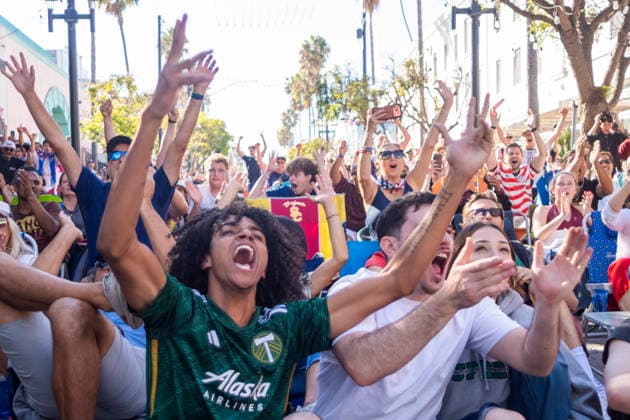 July 6, 2026, Los Angeles, California, USA: Soccer fans react while watching a live broadcast of the FIFA World Cup, WM, Weltmeisterschaft, Fussball Round of 16 soccer match between United States and Belgium at a watch party in Santa Monica, California, on Monday, July 6, 2026. Los Angeles USA - ZUMAc68_ 20260706_zaf_c68_002 Copyright: xRingoxChiux