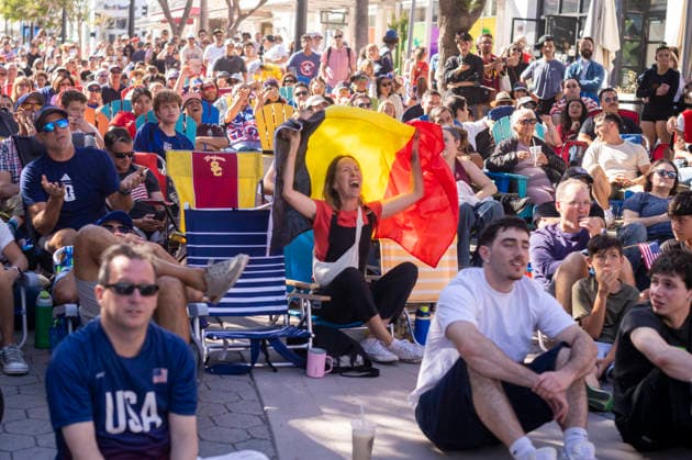 July 6, 2026, Los Angeles, California, USA: Soccer fans react while watching a live broadcast of the FIFA World Cup, WM, Weltmeisterschaft, Fussball Round of 16 soccer match between United States and Belgium at a watch party in Santa Monica, California, on Monday, July 6, 2026. World Cup Soccer Reaction: United States Vs Belgium  - ZUMAc68_ 20260706_zaf_c68_004 Copyright: xRingoxChiux