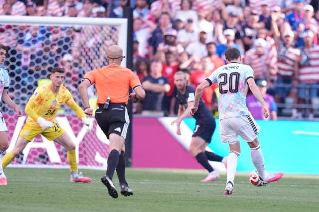 USA v Belgium - FIFA World Cup, WM, Weltmeisterschaft, Fussball 2026 - Round of 16 SEATTLE, USA - JULY 6: Hans Vanaken (20) of Belgium in action during the 2026 FIFA World Cup Round of 16 match between USA and Belgium at Lumen Field (Seattle Stadium) in Seattle, Washington, United States on July 6, 2026. Ercin Erturk Anadolu Washington United States. Editorial use only. Please get in touch for any other usage.  Copyright: x2026xAnadoluxErcinxErturkx