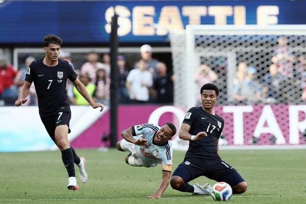 Belgium s Youri Tielemans and US Malik Tillman fight for the ball during a soccer game between the USA and Belgian national team, Nationalteam Red Devils, on Monday 06 July 2026, at the Seattle Field, in Seattle, a 1 8 finals game in the FIFA World Cup, WM, Weltmeisterschaft, Fussball 2026. BRUNOxFAHY  x180554523x