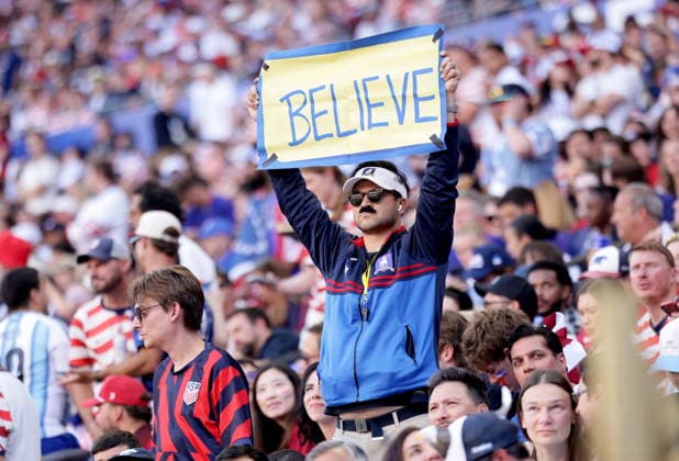 FIFA World Cup, WM, Weltmeisterschaft, Fussball 2026 - Round of 16 - USA vs Belgium A supporter of the US team holds up a Believe sign during the FIFA World Cup 2026 Round of 16 match USA against Belgium, in Seattle, USA, 06 July 2026. SEATTLE United States  Copyright: xCHRISTOPHERxTORRESx