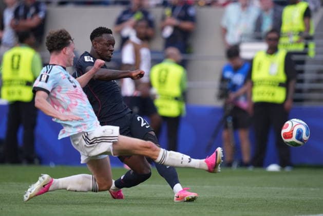 USA v Belgium - FIFA World Cup, WM, Weltmeisterschaft, Fussball 2026 - Round of 16 SEATTLE, USA - JULY 6: Maxim De Cuyper (5) of Belgium in action against Folarin Balogun (20) of USA during the 2026 FIFA World Cup Round of 16 match between USA and Belgium at Lumen Field (Seattle Stadium) in Seattle, Washington, United States on July 6, 2026. Ercin Erturk Anadolu Washington United States. Editorial use only. Please get in touch for any other usage.  Copyright: x2026xAnadoluxErcinxErturkx
