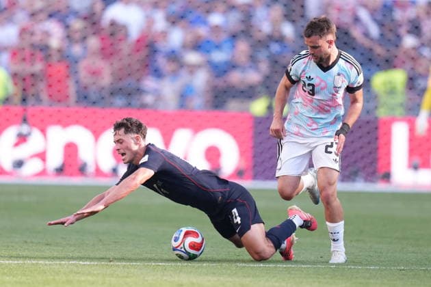 USA v Belgium - FIFA World Cup, WM, Weltmeisterschaft, Fussball 2026 - Round of 16 SEATTLE, USA - JULY 6: Nicolas Raskin (23) of Belgium in action against Sebastian Berhalter (14) of USA during the 2026 FIFA World Cup Round of 16 match between USA and Belgium at Lumen Field (Seattle Stadium) in Seattle, Washington, United States on July 6, 2026. Ercin Erturk Anadolu Washington United States. Editorial use only. Please get in touch for any other usage.  Copyright: x2026xAnadoluxErcinxErturkx