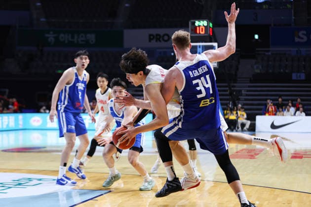 GOYANG, SOUTH KOREA - JULY 06: Zhao Jiwei 3 of Team China drives to the basket during the FIBA Men s World Cup 2027 Asian Qualifiers match between China and Chinese Taipei on July 6, 2026 in Goyang, South Korea. China defeated Chinese Taipei 92-74 in the first phase of the tournament.  Copyright: xVCGx 111652605909