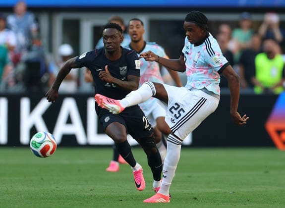 (260707) -- SEATTLE, July 7, 2026 -- Folarin Balogun (L) of the United States vies with Nathan Ngoy of Belgium during the round of 16 match between the United States and Belgium at the 2026 FIFA World Cup, WM, Weltmeisterschaft, Fussball at Seattle Stadium in Seattle, the United States, July 6, 2026. ) (SP)U.S.-SEATTLE-FOOTBALL-FIFA WORLD CUP-ROUND OF 16-USA VS BEL MaoxSiqian 