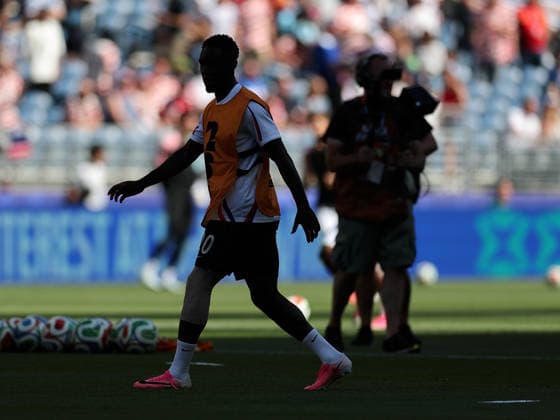 (260707) -- SEATTLE, July 7, 2026 -- Folarin Balogun (front) of the United States warms up before the round of 16 match between the United States and Belgium at the 2026 FIFA World Cup, WM, Weltmeisterschaft, Fussball at Seattle Stadium in Seattle, the United States, July 6, 2026. ) (SP)U.S.-SEATTLE-FOOTBALL-FIFA WORLD CUP-ROUND OF 16-USA VS BEL CaoxCan 