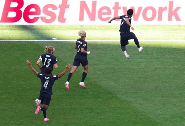 (260707) -- SEATTLE, July 7, 2026 -- Malik Tillman (top) of the United States celebrates scoring during the round of 16 match between the United States and Belgium at the 2026 FIFA World Cup, WM, Weltmeisterschaft, Fussball at Seattle Stadium in Seattle, the United States, July 6, 2026. ) (SP)U.S.-SEATTLE-FOOTBALL-FIFA WORLD CUP-ROUND OF 16-USA VS BEL BaixXuefei 