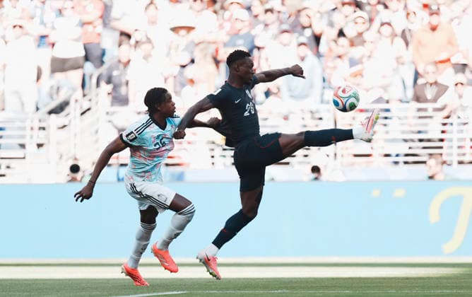 (260707) -- SEATTLE, July 7, 2026 -- Folarin Balogun (R) of the United States controls the ball during the round of 16 match between the United States and Belgium at the 2026 FIFA World Cup, WM, Weltmeisterschaft, Fussball at Seattle Stadium in Seattle, the United States, July 6, 2026. ) (SP)U.S.-SEATTLE-FOOTBALL-FIFA WORLD CUP-ROUND OF 16-USA VS BEL XuxChang 