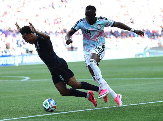 (260707) -- SEATTLE, July 7, 2026 -- Dodi Lukebakio (R) of Belgium vies with Tyler Adams of the United States during the round of 16 match between the United States and Belgium at the 2026 FIFA World Cup, WM, Weltmeisterschaft, Fussball at Seattle Stadium in Seattle, the United States, July 6, 2026. ) (SP)U.S.-SEATTLE-FOOTBALL-FIFA WORLD CUP-ROUND OF 16-USA VS BEL CaoxCan 