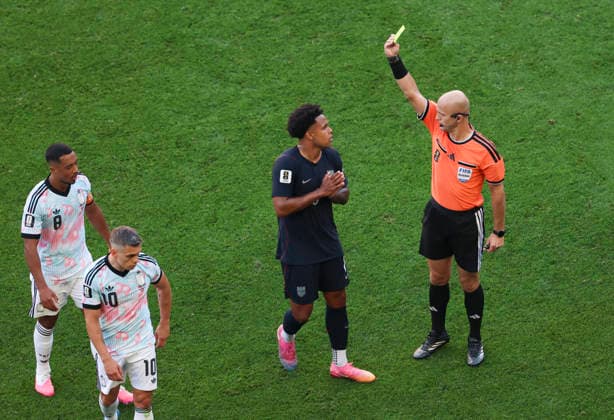(260707) -- SEATTLE, July 7, 2026 -- Weston McKennie (2nd R) of the United States is shown a yellow card by referee Adham Mohammad Tumah Makhadmeh during the round of 16 match between the United States and Belgium at the 2026 FIFA World Cup, WM, Weltmeisterschaft, Fussball at Seattle Stadium in Seattle, the United States, July 6, 2026. ) (SP)U.S.-SEATTLE-FOOTBALL-FIFA WORLD CUP-ROUND OF 16-USA VS BEL BaixXuefei 
