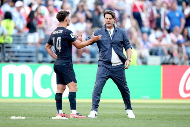 FIFA World Cup, WM, Weltmeisterschaft, Fussball 2026 - Round of 16 - USA vs Belgium USA s head coach Mauricio Pochettino shakes hands with US player Sebastian Berhalter after the FIFA World Cup 2026 Round of 16 match USA against Belgium, in Seattle, USA, 06 July 2026. The US team lost 1-4. SEATTLE United States  Copyright: xCHRISTOPHERxTORRESx