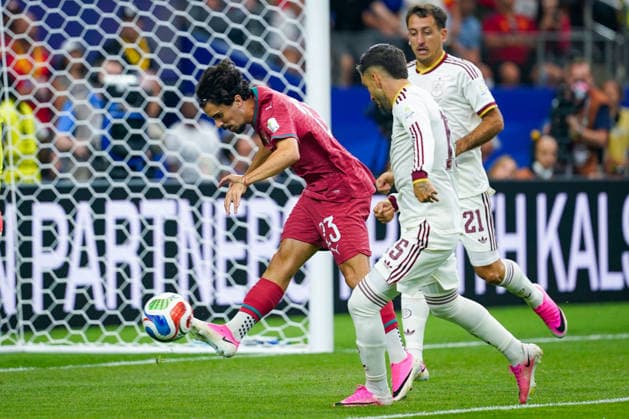 USA: Fussball FIFA World Cup, WM, Weltmeisterschaft, Fussball 2026, Achtelfinale - Spanien vs Portugal - AT&T Stadium (Dallas Stadium) in Arlington: Vitinha (Portugal 23) *** USA Soccer 2026 FIFA World Cup, Round of 16: Spain vs. Portugal at AT&T Stadium in Dallas, Arlington; Vitinha (Portugal), 23 Copyright: xJOERANxSTEINSIEKx