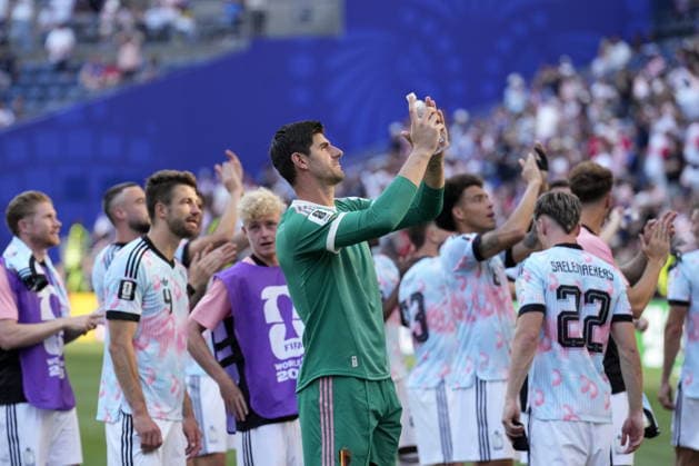 FIFA World Cup, WM, Weltmeisterschaft, Fussball 2026 - Round of 16 - USA vs Belgium Goalkeeper Thibaut Courtois of Belgium (C) and his teammates greet supporters after winning the FIFA World Cup 2026 Round of 16 match USA against Belgium, in Seattle, Washington, USA, 06 July 2026. SEATTLE United States  Copyright: xSTEPHENxBRASHEARx