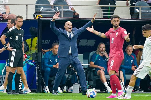 USA: Fussball FIFA World Cup, WM, Weltmeisterschaft, Fussball 2026, Achtelfinale - Spanien vs Portugal - AT&T Stadium (Dallas Stadium) in Arlington: Roberto Martinez Roberto Martinez (Spanien, Trainer) Geste, Gestik, Emotion *** USA Soccer 2026 FIFA World Cup, Round of 16: Spain vs. Portugal at AT&T Stadium in Dallas, Arlington; Roberto Martinez, Spain s coach; gestures, body language, emotion Copyright: xJOERANxSTEINSIEKx
