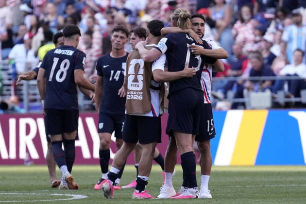 FIFA World Cup, WM, Weltmeisterschaft, Fussball 2026 - Round of 16 - USA vs Belgium Players of USA comfort each other after losing the FIFA World Cup 2026 Round of 16 match USA against Belgium, in Seattle, Washington, USA, 06 July 2026. SEATTLE United States  Copyright: xSTEPHENxBRASHEARx