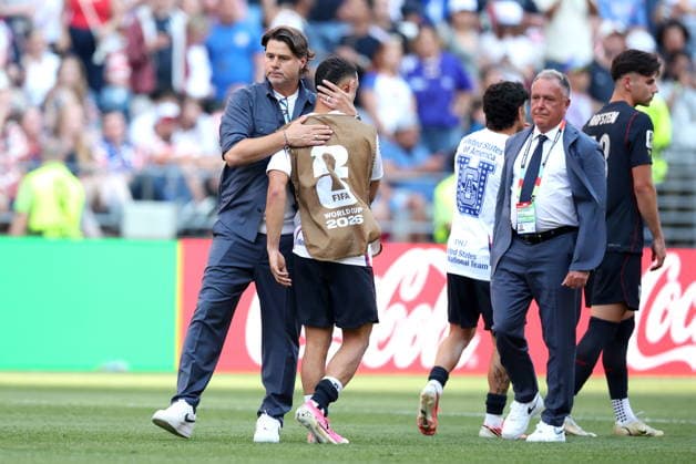 FIFA World Cup, WM, Weltmeisterschaft, Fussball 2026 - Round of 16 - USA vs Belgium USA s head coach Mauricio Pochettino (L) and team react after the FIFA World Cup 2026 Round of 16 match USA against Belgium, in Seattle, USA, 06 July 2026. The US team lost 1-4. SEATTLE United States  Copyright: xCHRISTOPHERxTORRESx