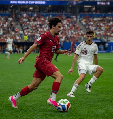July 6, 2026, Arlington, Texas, USA: Portugal player 23 Mid VITINHA dribbling past Spain player 20 Mid PEDRI Arlington USA - ZUMAm147 20260706_zap_m147_025 Copyright: xHossxMcBainx