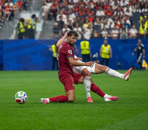 July 6, 2026, Arlington, Texas, USA: Portugal player 18 Fwd PEDRO NETO and Spain player 21 Mid MIKEL OYARZABAL collide going for the ball Arlington USA - ZUMAm147 20260706_zap_m147_036 Copyright: xHossxMcBainx