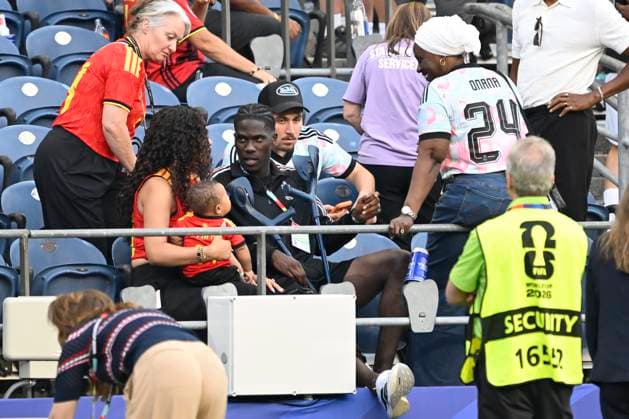 USA vs Belgium - FIFA World Cup, WM, Weltmeisterschaft, Fussball 2026 SEATTLE, UNITED STATES OF AMERICA - JULY 06 : Onana Amadou midfielder of Belgium and his family pictured during the FIFA World Cup 2026 round of 16 match between the United States of America and Belgium at the Lumen Field stadium on July 6, 2026 in Seattle, United States of America, 06 07 2026 Seattle United States of America  Copyright: xNicoxVereeckenx