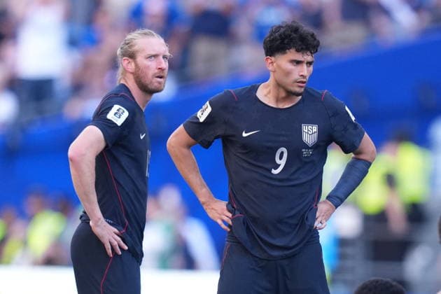 USA v Belgium - FIFA World Cup, WM, Weltmeisterschaft, Fussball 2026 - Round of 16 SEATTLE, USA - JULY 6: Tim Ream (L), and Ricardo Pepi (9) of USA react to the loss after the 2026 FIFA World Cup Round of 16 match between USA and Belgium at Lumen Field (Seattle Stadium) in Seattle, Washington, United States on July 6, 2026. Ercin Erturk Anadolu Washington DC United States. Editorial use only. Please get in touch for any other usage.  Copyright: x2026xAnadoluxErcinxErturkx