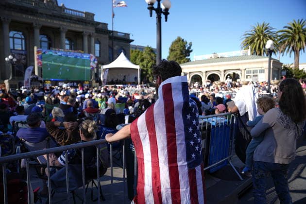 Watch party for USA vs Belgium - FIFA World Cup, WM, Weltmeisterschaft, Fussball 2026 - Round 16 REDWOOD CITY, CALIFORNIA - JULY 6: Fans of USA gather downtown Redwood City,California, United States on July 6, 2026 to watch the 2026 FIFA World Cup Round 16 match between USA vs Belgium which held in Seattle, Washington. Tayfun Coskun Anadolu California United States. Editorial use only. Please get in touch for any other usage.  Copyright: x2026xAnadoluxTayfunxCoskunx