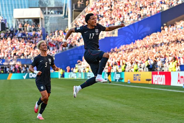 July 06, 2026: United States of America midfielder Malik Tillman (17) leaps into the air to celebrate his goal during the FIFA World Cup, WM, Weltmeisterschaft, Fussball knockout round of 16 match between USA and Belgium in Seattle, WA. Belgium defeated USA 4-1 to advance to the quarter finals. CSM FIFA World Cup 2026: JUL 06 USA Vs Belgium  - ZUMAc04_ 20260706_zma_c04_043 Copyright: xStevexFaberx