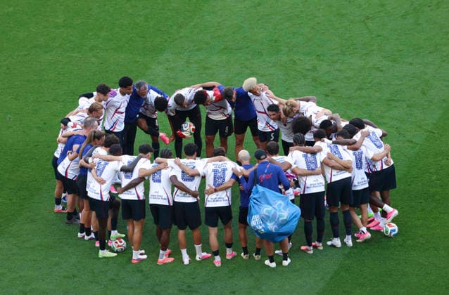 (260707) -- SEATTLE, July 7, 2026 -- Players of the United States huddle before the round of 16 match between the United States and Belgium at the 2026 FIFA World Cup, WM, Weltmeisterschaft, Fussball at Seattle Stadium in Seattle, the United States, July 6, 2026. ) (SP)U.S.-SEATTLE-FOOTBALL-FIFA WORLD CUP-ROUND OF 16-USA VS BEL BaixXuefei 