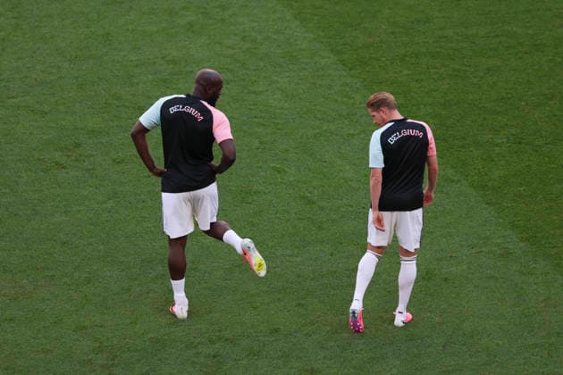 (260707) -- SEATTLE, July 7, 2026 -- Romelu Lukaku (L) and Kevin De Bruyne of Belgium warm up before the round of 16 match between the United States and Belgium at the 2026 FIFA World Cup, WM, Weltmeisterschaft, Fussball at Seattle Stadium in Seattle, the United States, July 6, 2026. ) (SP)U.S.-SEATTLE-FOOTBALL-FIFA WORLD CUP-ROUND OF 16-USA VS BEL BaixXuefei 