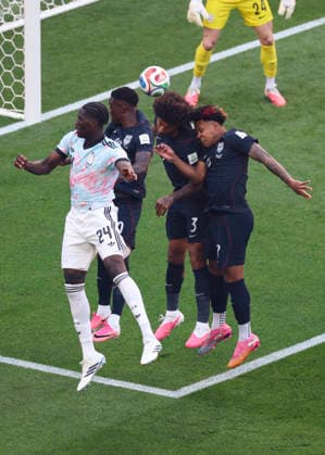 (260707) -- SEATTLE, July 7, 2026 -- Amadou Onana (1st L) of Belgium vies with Folarin Balogun (2nd L), Chris Richards (2nd R) and Weston McKennie of the United States during the round of 16 match between the United States and Belgium at the 2026 FIFA World Cup, WM, Weltmeisterschaft, Fussball at Seattle Stadium in Seattle, the United States, July 6, 2026. ) (SP)U.S.-SEATTLE-FOOTBALL-FIFA WORLD CUP-ROUND OF 16-USA VS BEL BaixXuefei 