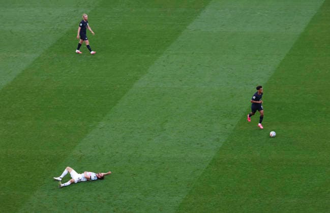 (260707) -- SEATTLE, July 7, 2026 -- Brandon Mechele (L, bottom) of Belgium lies on the ground during the round of 16 match between the United States and Belgium at the 2026 FIFA World Cup, WM, Weltmeisterschaft, Fussball at Seattle Stadium in Seattle, the United States, July 6, 2026. ) (SP)U.S.-SEATTLE-FOOTBALL-FIFA WORLD CUP-ROUND OF 16-USA VS BEL BaixXuefei 