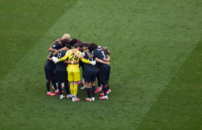 (260707) -- SEATTLE, July 7, 2026 -- Starting players of the United States huddle and cheer for each other before the round of 16 match between the United States and Belgium at the 2026 FIFA World Cup, WM, Weltmeisterschaft, Fussball at Seattle Stadium in Seattle, the United States, July 6, 2026. ) (SP)U.S.-SEATTLE-FOOTBALL-FIFA WORLD CUP-ROUND OF 16-USA VS BEL BaixXuefei 