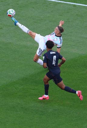 (260707) -- SEATTLE, July 7, 2026 -- Leandro Trossard (top) of Belgium controls the ball during the round of 16 match between the United States and Belgium at the 2026 FIFA World Cup, WM, Weltmeisterschaft, Fussball at Seattle Stadium in Seattle, the United States, July 6, 2026. ) (SP)U.S.-SEATTLE-FOOTBALL-FIFA WORLD CUP-ROUND OF 16-USA VS BEL BaixXuefei 