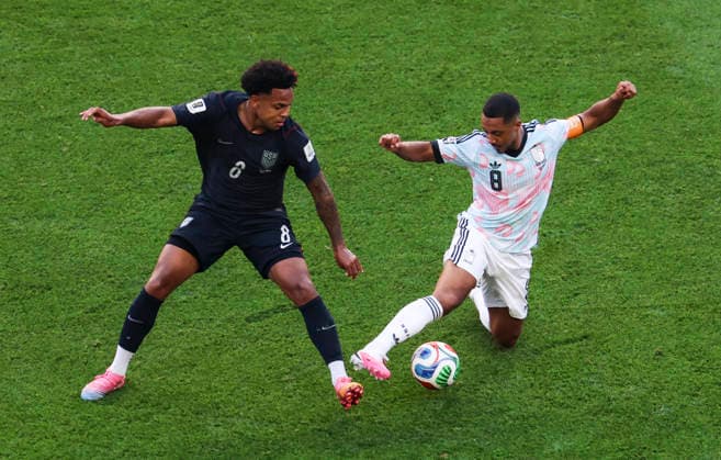 (260707) -- SEATTLE, July 7, 2026 -- Youri Tielemans (R) of Belgium vies with Weston McKennie of the United States during the round of 16 match between the United States and Belgium at the 2026 FIFA World Cup, WM, Weltmeisterschaft, Fussball at Seattle Stadium in Seattle, the United States, July 6, 2026. ) (SP)U.S.-SEATTLE-FOOTBALL-FIFA WORLD CUP-ROUND OF 16-USA VS BEL BaixXuefei 