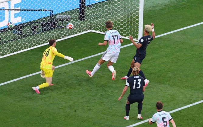 (260707) -- SEATTLE, July 7, 2026 -- Charles De Ketelaere (2nd L) of Belgium scores during the round of 16 match between the United States and Belgium at the 2026 FIFA World Cup, WM, Weltmeisterschaft, Fussball at Seattle Stadium in Seattle, the United States, July 6, 2026. ) (SP)U.S.-SEATTLE-FOOTBALL-FIFA WORLD CUP-ROUND OF 16-USA VS BEL BaixXuefei 