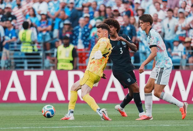 (260707) -- SEATTLE, July 7, 2026 -- Matt Freese (L), goalkeeper of the United States, makes an error during the round of 16 match between the United States and Belgium at the 2026 FIFA World Cup, WM, Weltmeisterschaft, Fussball at Seattle Stadium in Seattle, the United States, July 6, 2026. ) (SP)U.S.-SEATTLE-FOOTBALL-FIFA WORLD CUP-ROUND OF 16-USA VS BEL XuxChang 