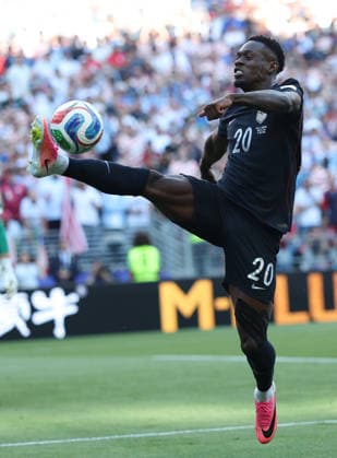 (260707) -- SEATTLE, July 7, 2026 -- Folarin Balogun of the United States controls the ball during the round of 16 match between the United States and Belgium at the 2026 FIFA World Cup, WM, Weltmeisterschaft, Fussball at Seattle Stadium in Seattle, the United States, July 6, 2026. ) (SP)U.S.-SEATTLE-FOOTBALL-FIFA WORLD CUP-ROUND OF 16-USA VS BEL CaoxCan 