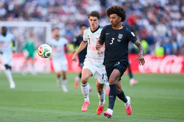 SEATTLE, WA - JULY 06: Defender Chris Richards 3 of the United States and forward Charles De Ketelaere 17 of Belgium chase the ball during the FIFA World Cup, WM, Weltmeisterschaft, Fussball 2026 Round of 16 match between the USA and Belgium on July 6, 2026 at Seattle Stadium in Seattle, Washington. (Photo by Henry Rodenburg Icon Sportswire) SOCCER: JUL 06 FIFA World Cup 26 Round of 16 - USA vs Belgium EDITORIAL USE ONLY Icon260706012