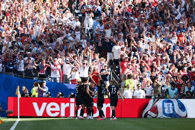 SEATTLE, WA - JULY 06: Players from the United States celebrate a goal by midfielder Malik Tillman 17 during the FIFA World Cup, WM, Weltmeisterschaft, Fussball 2026 Round of 16 match between the USA and Belgium on July 6, 2026 at Seattle Stadium in Seattle, Washington. (Photo by Henry Rodenburg Icon Sportswire) SOCCER: JUL 06 FIFA World Cup 26 Round of 16 - USA vs Belgium EDITORIAL USE ONLY Icon260706017